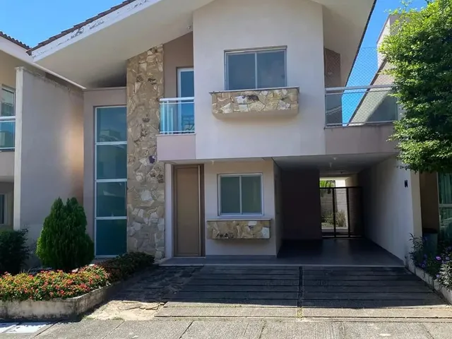 Imagem: Casa de Condomínio com 3 Quartos e 5 Banheiros