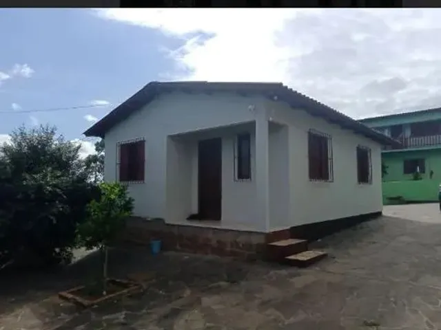 Imagem: A casa possui 5 Dormitórios, 3 Banheiros, 2 Vagas na