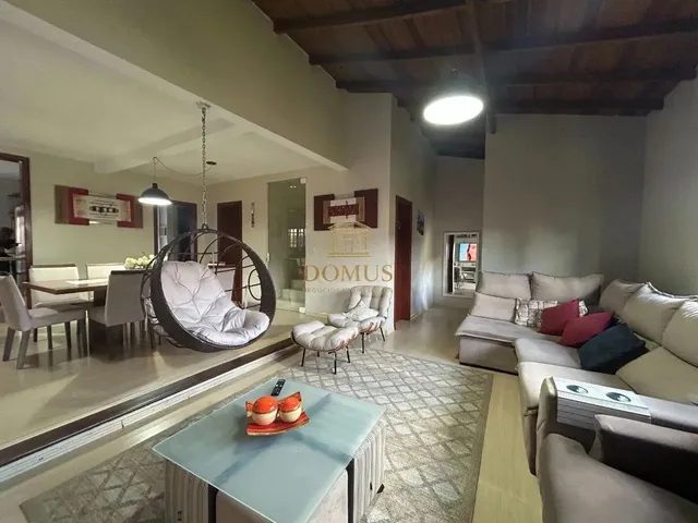 Imagem: A casa em condomínio possui 4 Dormitórios, 4 Banheiros, 4