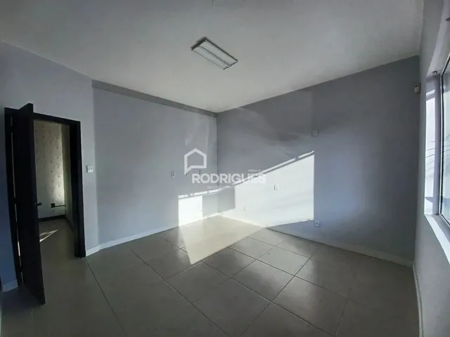 Imagem 13: Oportunidade Imperdível: Casa Comercial Espaçosa e Versátil no Centro de São Leopoldo!