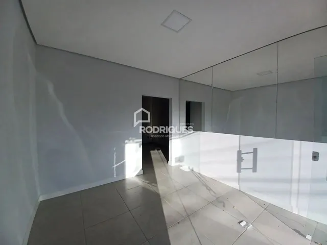 Imagem 3: Oportunidade Imperdível: Casa Comercial Espaçosa e Versátil no Centro de São Leopoldo!