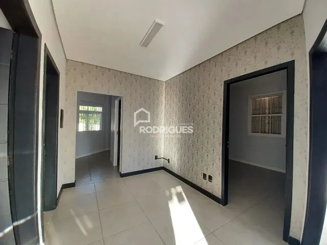 Imagem 12: Oportunidade Imperdível: Casa Comercial Espaçosa e Versátil no Centro de São Leopoldo!