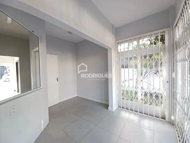 Imagem 16: Oportunidade Imperdível: Casa Comercial Espaçosa e Versátil no Centro de São Leopoldo!