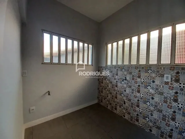 Imagem 4: Oportunidade Imperdível: Casa Comercial Espaçosa e Versátil no Centro de São Leopoldo!