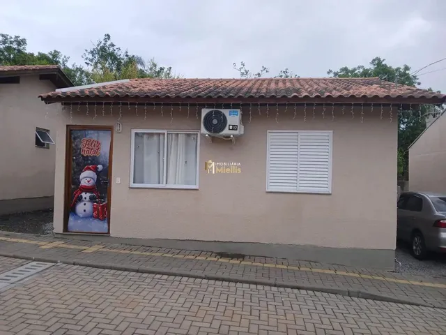 Imagem: Casa com Dois Dormitórios em Condomínio