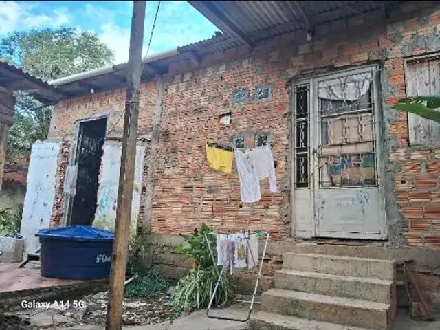 Imagem: A casa possui 4 Dormitórios, 2 Banheiros, 40m² de Área e