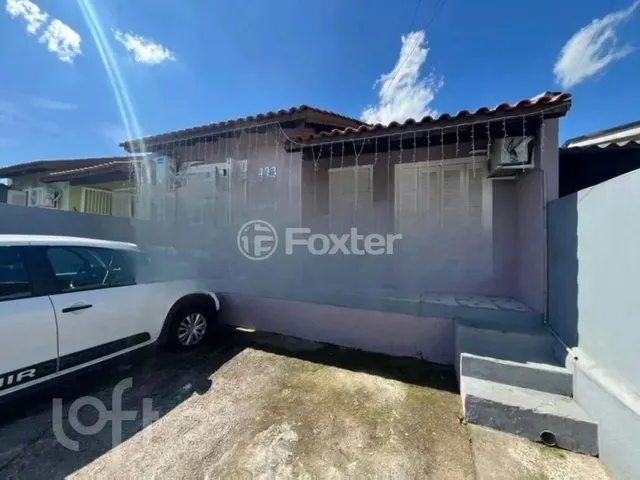 Imagem: A casa possui 2 Dormitórios, 1 Banheiro, 2 Vagas na