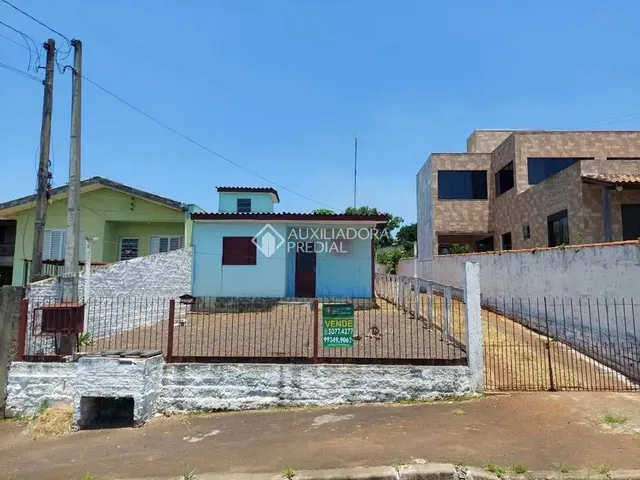 Imagem 2: Terreno Amplo com 2 Casas no Bairro Olaria