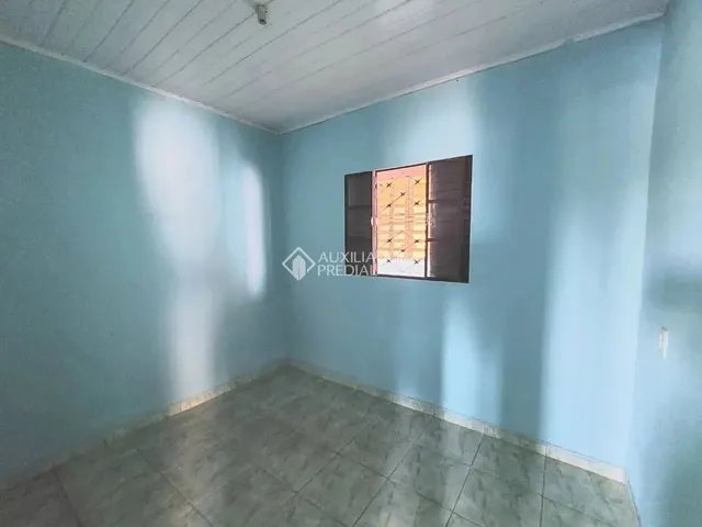 Imagem 3: Terreno Amplo com 2 Casas no Bairro Olaria