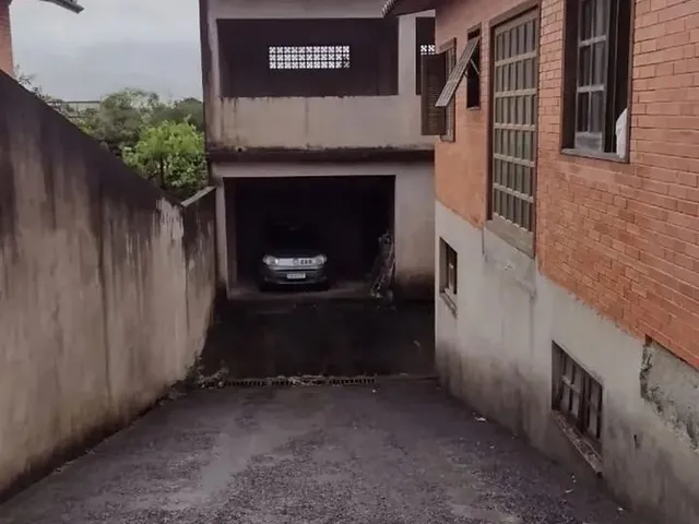 Imagem: Casa com Vagas no Subsolo, 12X35M, 2 Quartos