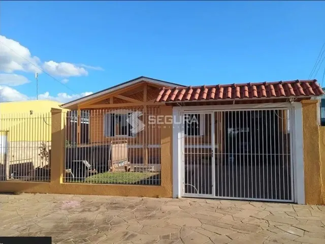 Imagem 1: Casa Mista com 3 Dormitórios e Pátio com Árvores Frutíferas - Harmonia / Canoas