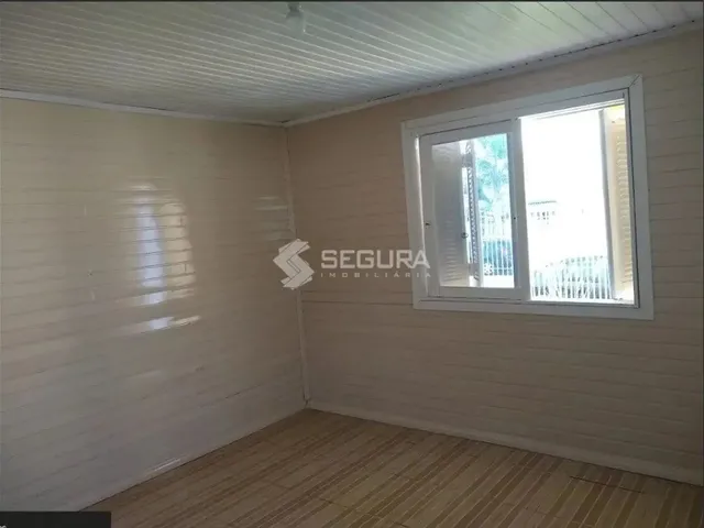 Imagem 4: Casa Mista com 3 Dormitórios e Pátio com Árvores Frutíferas - Harmonia / Canoas
