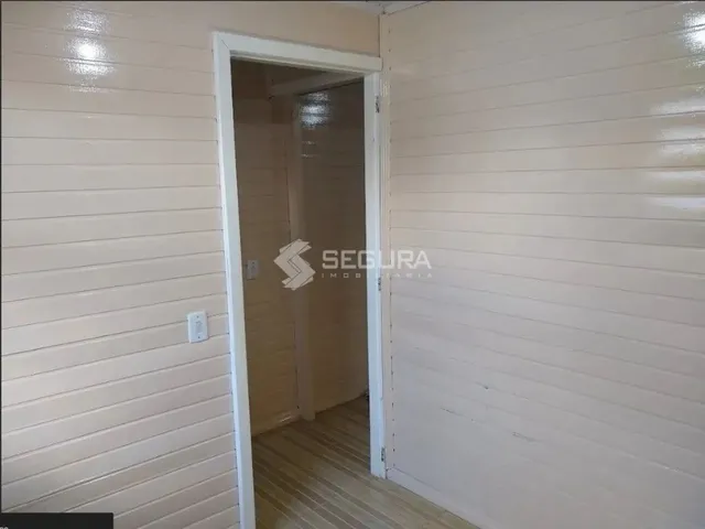 Imagem 2: Casa Mista com 3 Dormitórios e Pátio com Árvores Frutíferas - Harmonia / Canoas