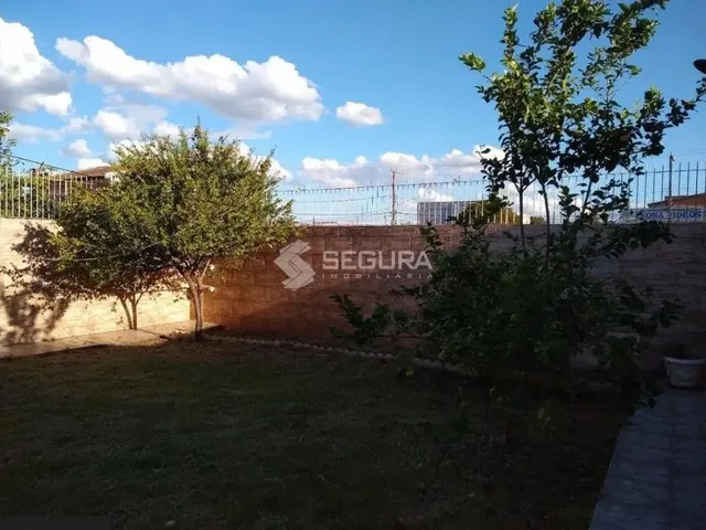Imagem 13: Casa Mista com 3 Dormitórios e Pátio com Árvores Frutíferas - Harmonia / Canoas