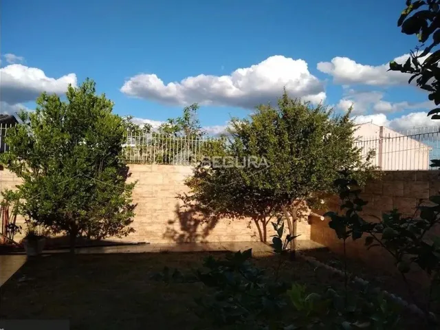 Imagem 6: Casa Mista com 3 Dormitórios e Pátio com Árvores Frutíferas - Harmonia / Canoas