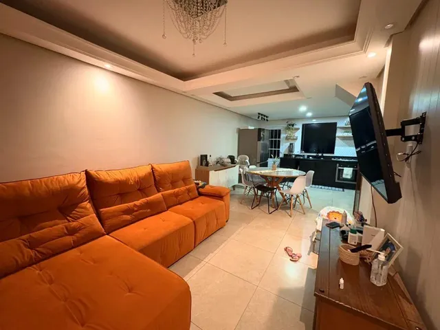 Imagem: A casa possui 2 Dormitórios, 1 Banheiro, 2 Vagas na