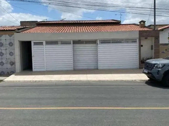 Imagem: A casa possui 5 Dormitórios, 1 Banheiro, 200m² de Área e