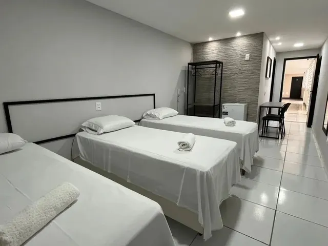 Imagem: O apartamento possui 1 Dormitório, 1 Banheiro, 2 Vagas na