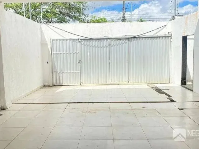 Imagem: A casa possui 4 Dormitórios, 4 Suítes, 5 Banheiros, 4
