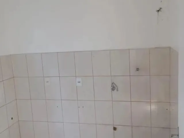 Imagem 12: Apartamento com Um Dormitório, Living, Banheiro, Cozinha e Área de Serviço...
