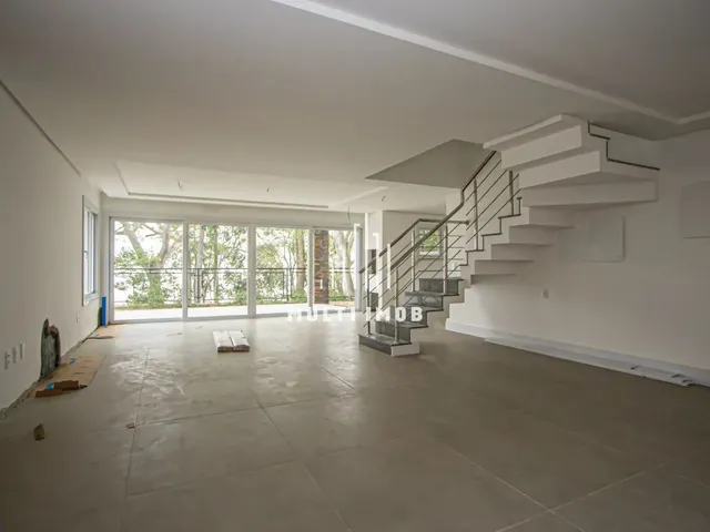 Imagem: Casa com 330M² Sendo 04 Dormitórios e