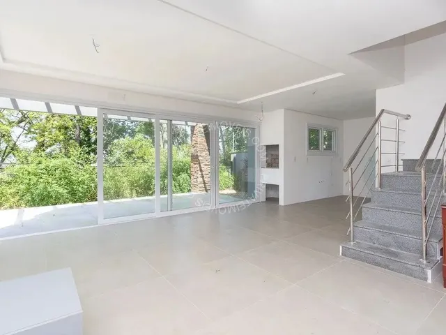 Imagem 1: Casa em Condomínio Semimobiliada para Alugar no Ipanema com 4 Quartos (3 Suítes