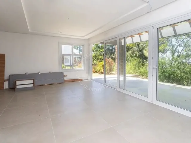 Imagem 15: Casa em Condomínio Semimobiliada para Alugar no Ipanema com 4 Quartos (3 Suítes