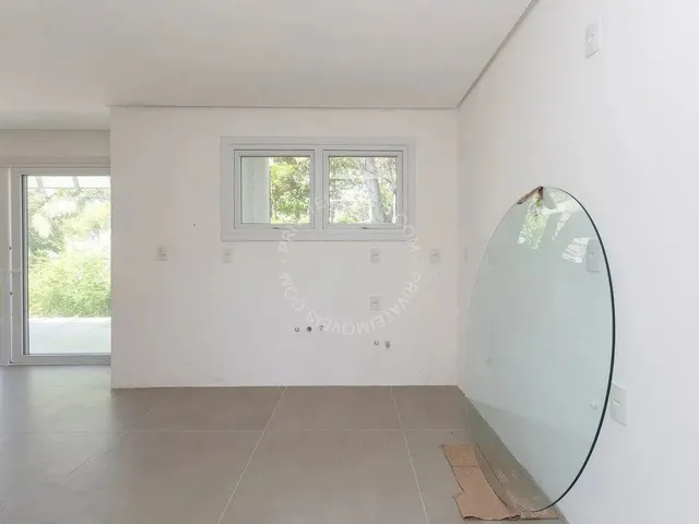 Imagem 3: Casa em Condomínio Semimobiliada para Alugar no Ipanema com 4 Quartos (3 Suítes