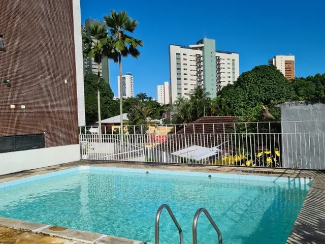 Imagem 7: Apartamento de Luxo em Casa Forte com 4 Quartos, 2 Suítes e 2 Vagas de Garagem