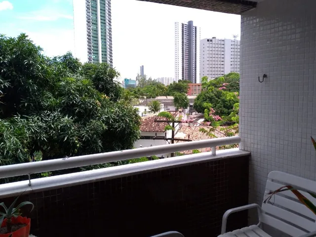Imagem 9: Apartamento de Luxo em Casa Forte com 4 Quartos, 2 Suítes e 2 Vagas de Garagem