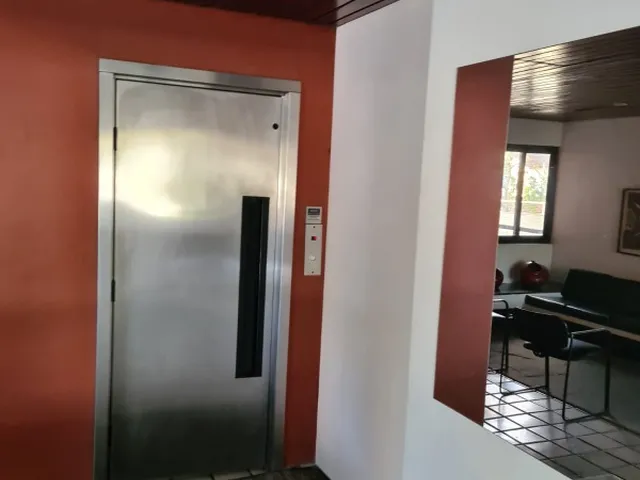 Imagem 2: Apartamento de Luxo em Casa Forte com 4 Quartos, 2 Suítes e 2 Vagas de Garagem