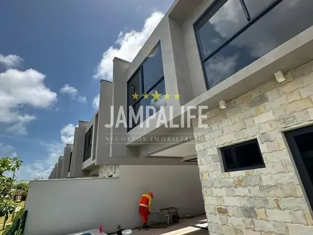 Imagem: A casa possui 3 Dormitórios, 3 Suítes, 4 Banheiros, 2