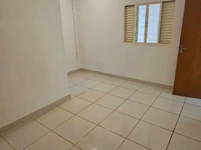 Imagem 2: Casa em Condomínio Fechado no Jardim Botânico, 01 Quarto (Suite), Varanda, Garagem..