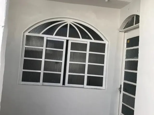 Imagem: Alugo Casa de Fundos