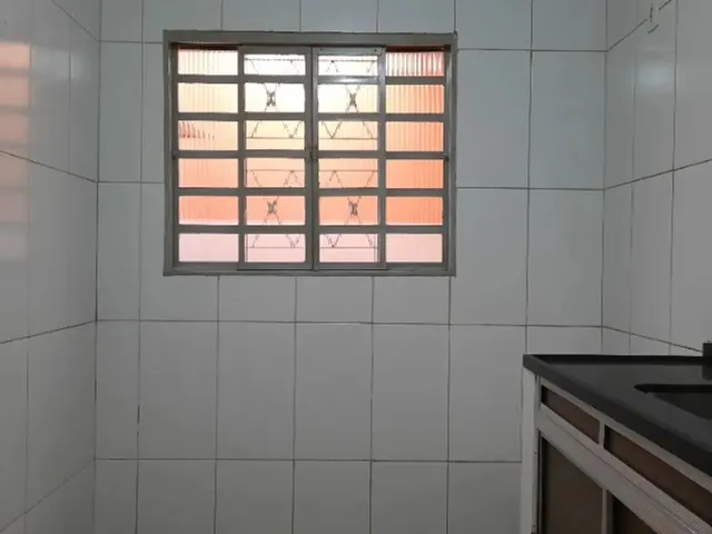 Imagem 9: Alugado!!!Alugo 3 Cômodos + Banheiro para Moças, Rapazes Ou Casal Sem Filhos e Sem