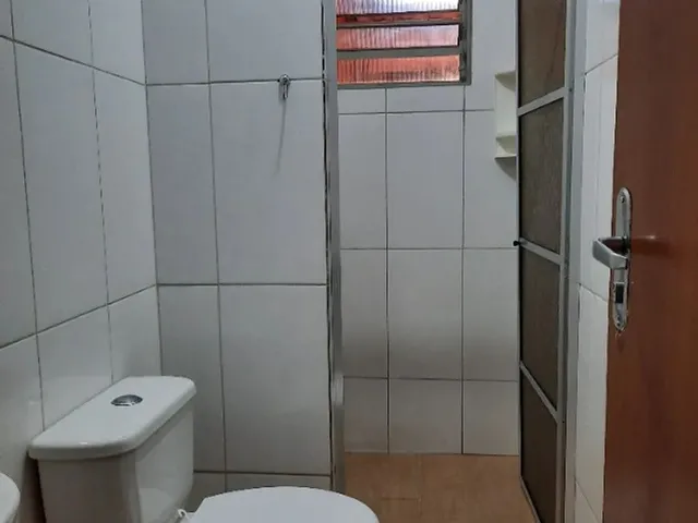 Imagem 7: Alugado!!!Alugo 3 Cômodos + Banheiro para Moças, Rapazes Ou Casal Sem Filhos e Sem