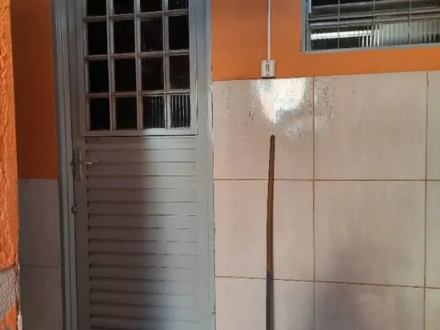 Imagem 2: Alugado!!!Alugo 3 Cômodos + Banheiro para Moças, Rapazes Ou Casal Sem Filhos e Sem