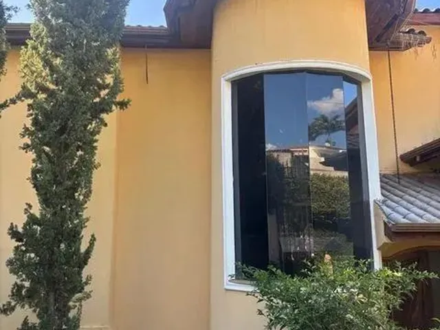 Imagem: Casa com 5 Quarto(S) e 4 Banheiro(S) para