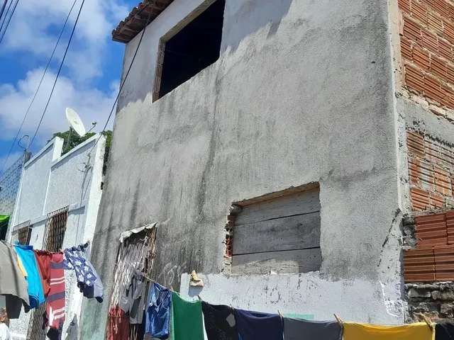 Imagem: Vende-Se Primeiro Andar