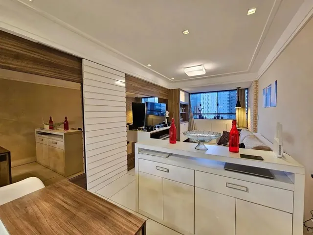 Imagem: O apartamento possui 2 Dormitórios, 1 Suíte, 2 Banheiros,