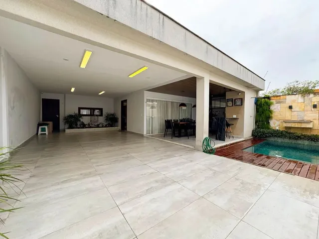Imagem: Casa de Alto Padrão com 4 Quartos(2 Suítes)