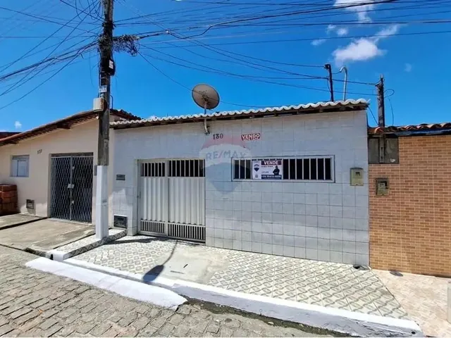 Imagem: A casa possui 2 Dormitórios, 1 Banheiro, 1 Vaga na