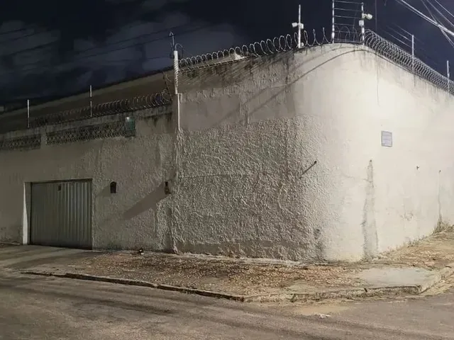 Imagem: Belíssima Casa 4/4 Sendo 02 Suites no Barro
