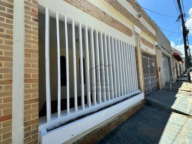 Imagem: Casa À Venda no Alecrim Excelente Localização