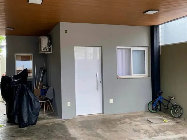 Imagem 2: Casa Moderna em Candelária com 3 Quartos e Semi-Mobiliada a Venda