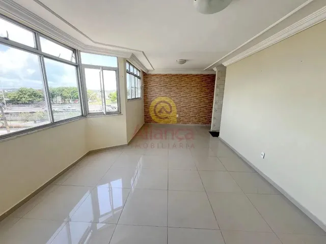 Imagem 2: Apartamento no Bairro de Candelária com 03 Quartos Sendo 01 Suíte