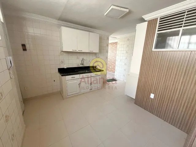 Imagem 3: Apartamento no Bairro de Candelária com 03 Quartos Sendo 01 Suíte