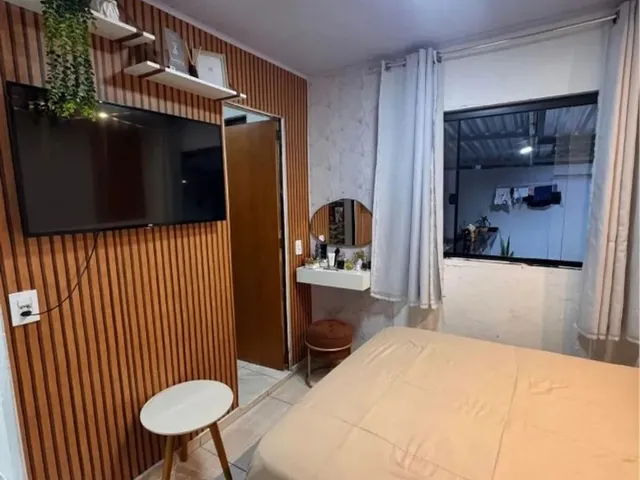 Imagem: A casa possui 3 Dormitórios, 1 Suíte, 2 Banheiros, 2