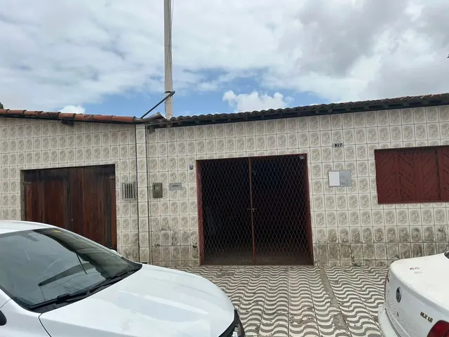 Imagem: O apartamento possui 4 Dormitórios, 1 Suíte, 2 Banheiros,