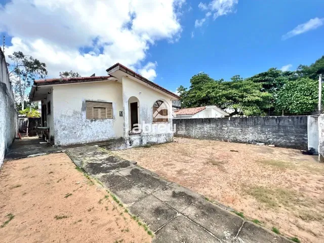 Imagem: Casa com Terreno Enorme e Grande Potencial